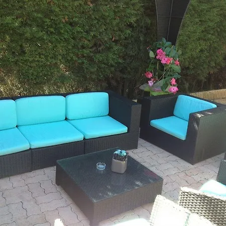 Отель Le Derby 2*