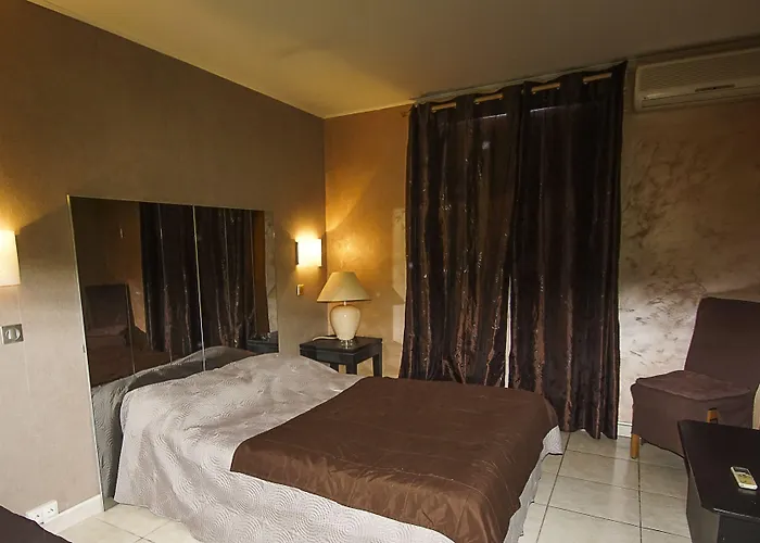 Le Derby Hotel 2*