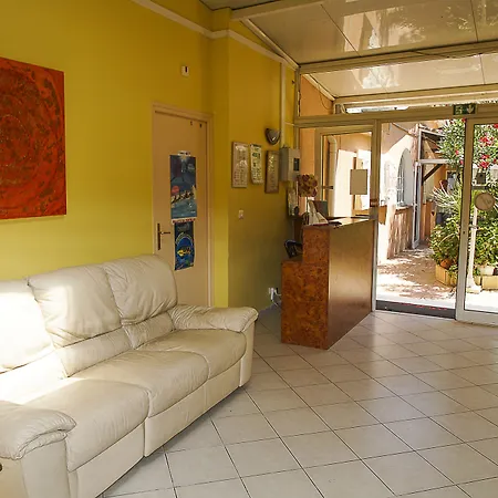 Le Derby Hotel 2*